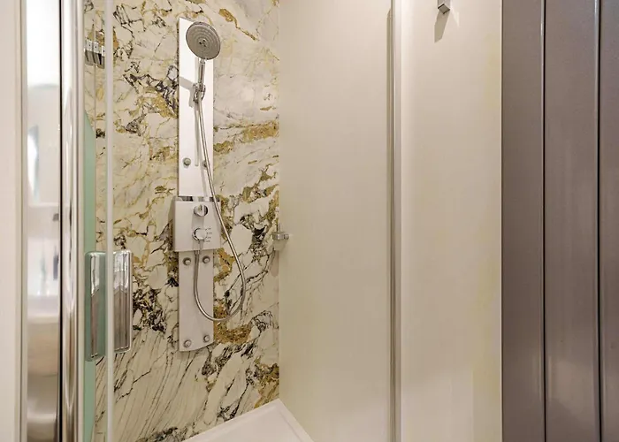 Luxury Zlota With Parking By P&m Apartment